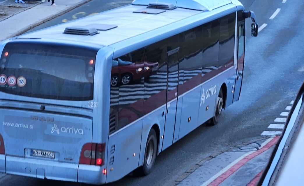 Avtobus