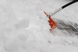 throw snow with shovel