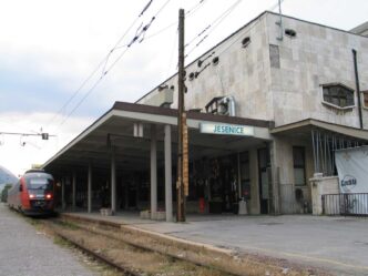 Zelezniska postaja Jesenice